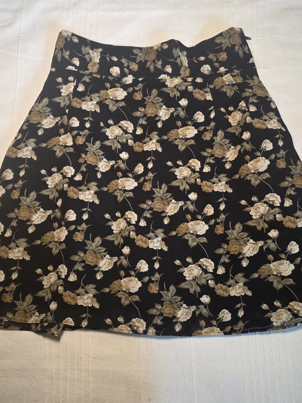 Vintage Joule Energy Y2k Black A-Line Skirt with Beige and Cream Rose Print